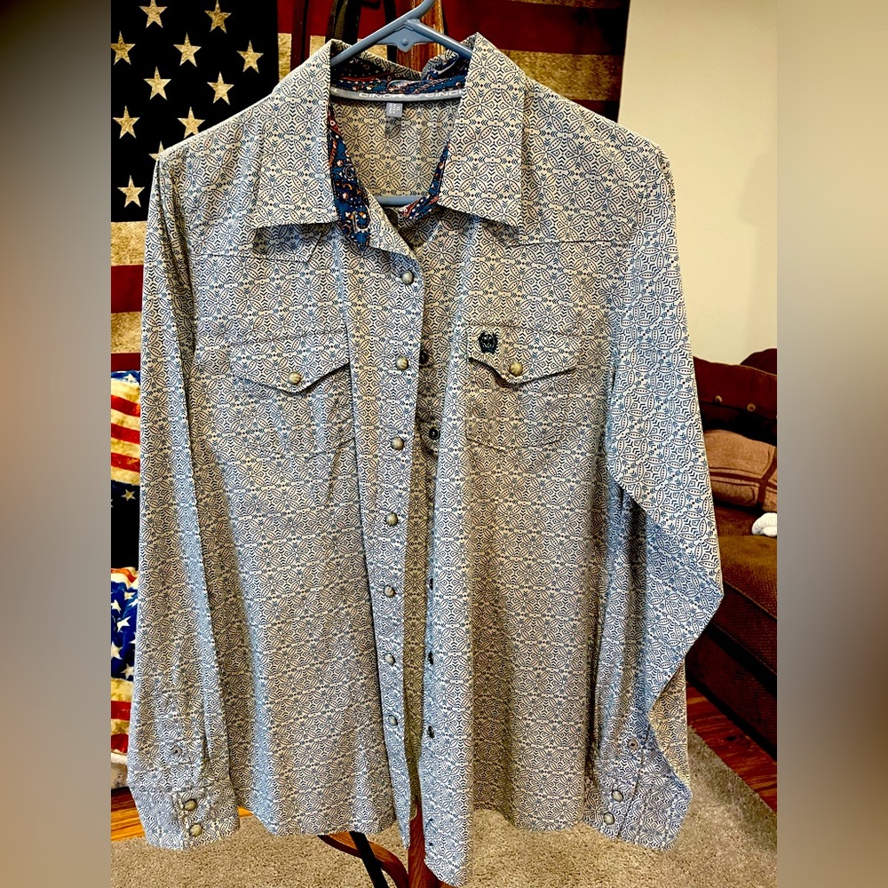 XL tri colored paisley print cinch pearl snap shirt. Size XL